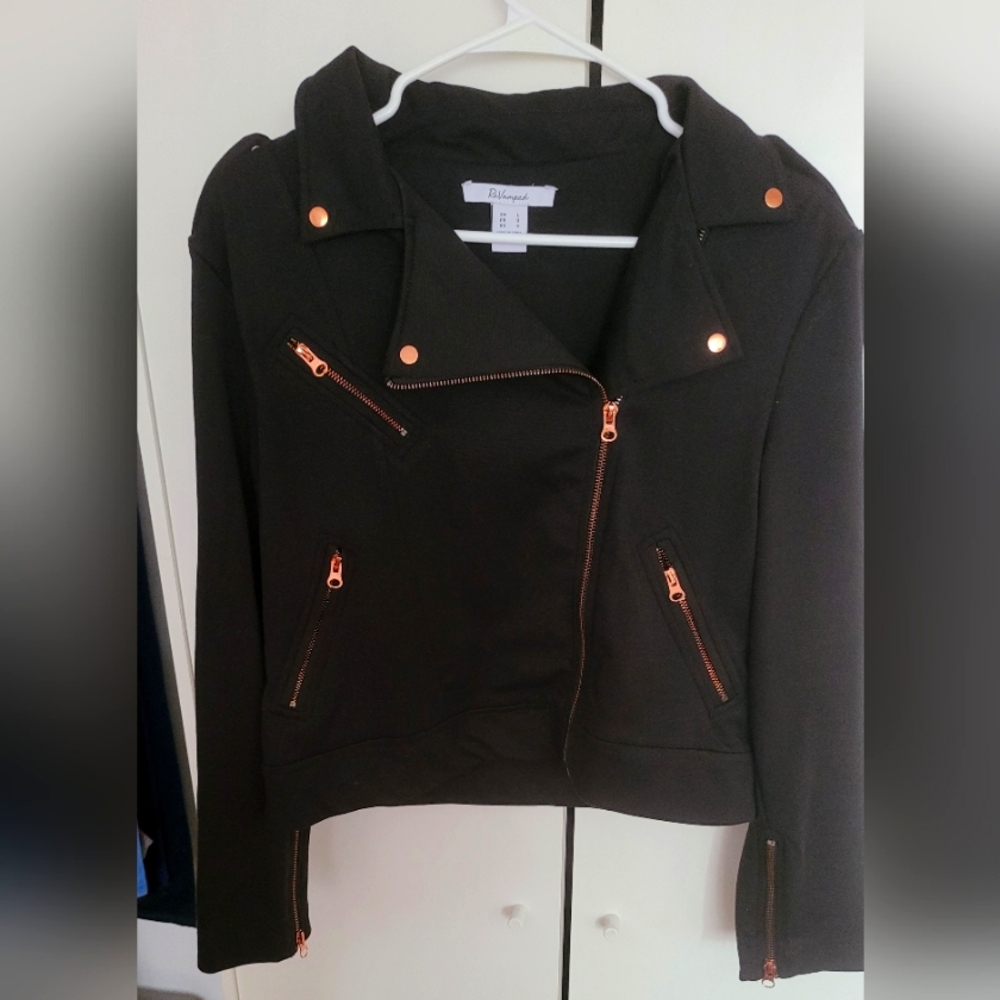 Jacket New color Black size L 🥰